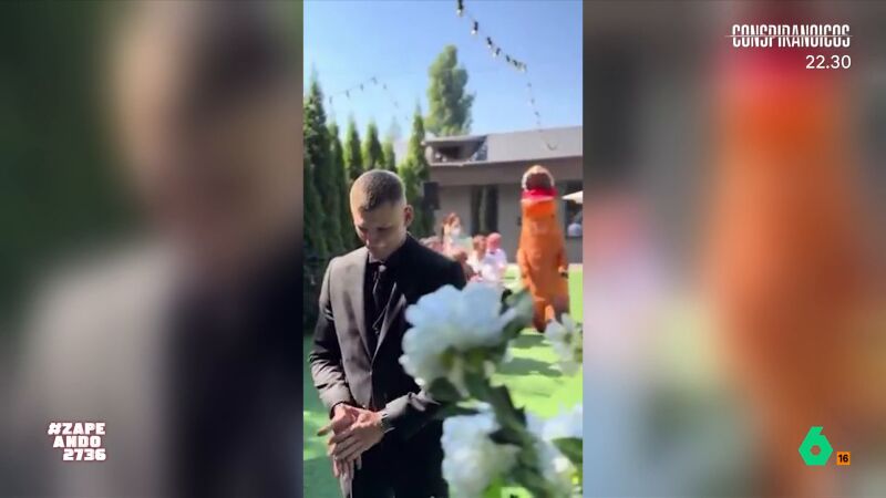 La viral reacción de un chico al descubrir el divertido look que ha escogido su novia para pasar por el altar