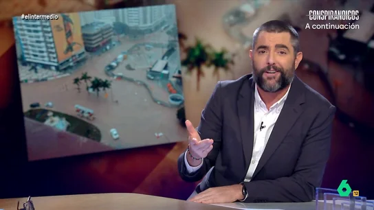 Del 'nadador' al "zumbado" que lava su coche: Dani Mateo muestra que Málaga ha derrotado a la DANA con prevención y humor El colaborador muestra las ocurrencias de algunos vecinos de Málaga que consideraron que, en plena tormenta, lo mejor que podían hacer es columpiarse o 'navegar' con una barca hinchable.