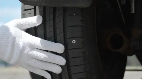 Rueda con un tornillo Rueda con un tornillo