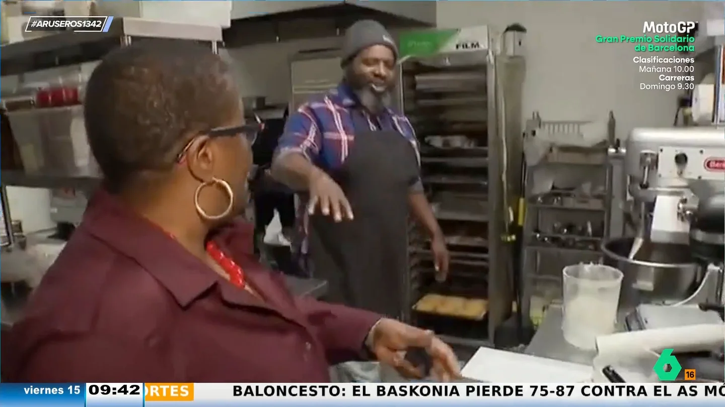 Un joven de EEUU descubre por sorpresa que la panadera es su madre biológica: "El destino los ha vuelto a unir" Un joven de EEUU descubre por sorpresa que la panadera es su madre biológica: "El destino los ha vuelto a unir"