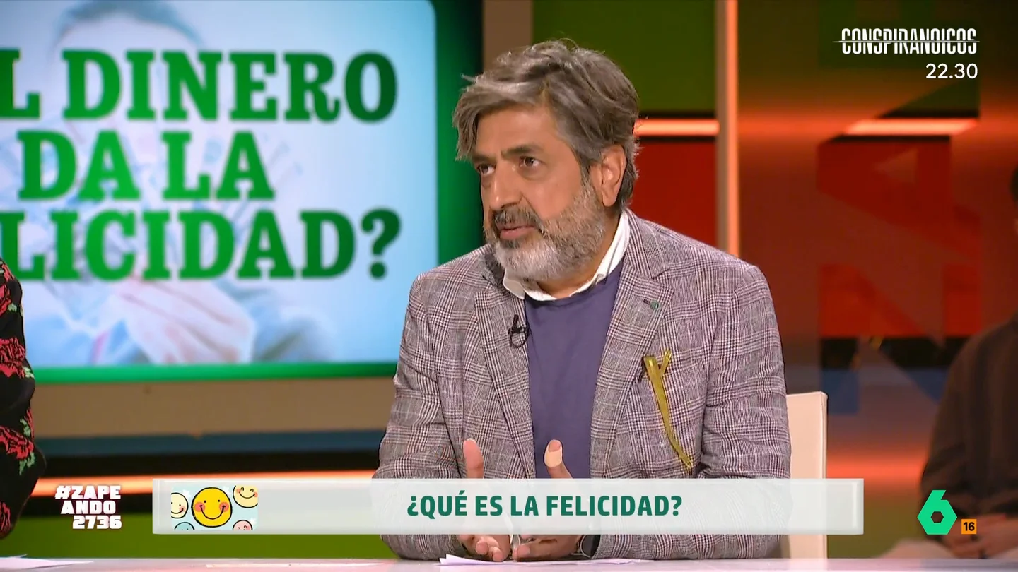 El psicólogo Arun Mansukhani explica por qué no debemos obsesionarnos con la felicidad El psicólogo indica que la felicidad es un sentimiento muy efímero y que, por ello, es más adecuado medir el bienestar. Esto va más allá de la felicidad momentánea.