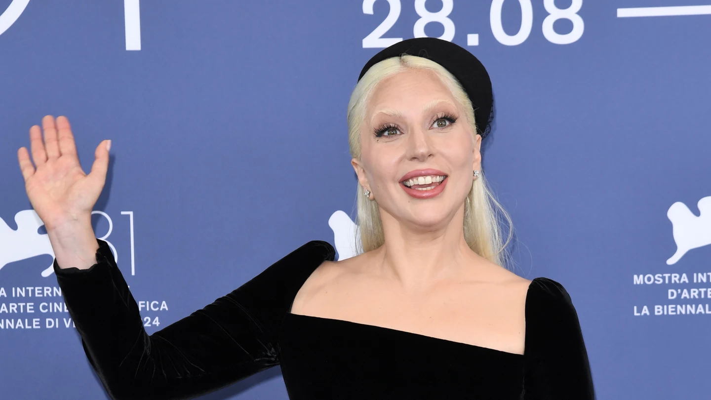 La cantautora y actriz estadounidense Lady Gaga posa en el photocall de la película «Joker: Folie À Deux» en la 81ª edición del Festival Internacional de Cine de Venecia. La cantautora y actriz estadounidense Lady Gaga posa en el photocall de la película «Joker: Folie À Deux» en la 81ª edición del Festival Internacional de Cine de Venecia.