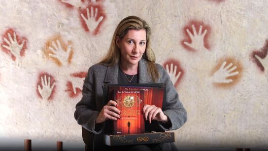 Eva Garc&iacute;a S&aacute;enz de Urturi con 'La vieja familia', su primera novela