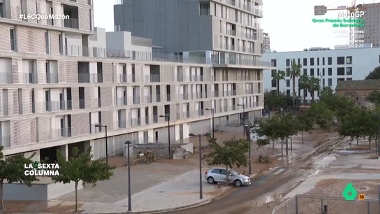 La burbuja inmobiliaria y la tragedia de la DANA: 3 de cada 10 viviendas afectadas se construyeron durante el 'pelotazo' laSexta Columna analiza en este vídeo el papel de la burbuja inmobiliaria en Valencia en la tragedia de la DANA. Ejemplos como 'Sociópolis' o la expansión de Paiporta muestran cómo el plan de no construir en zonas inundables no se ha cumplido.