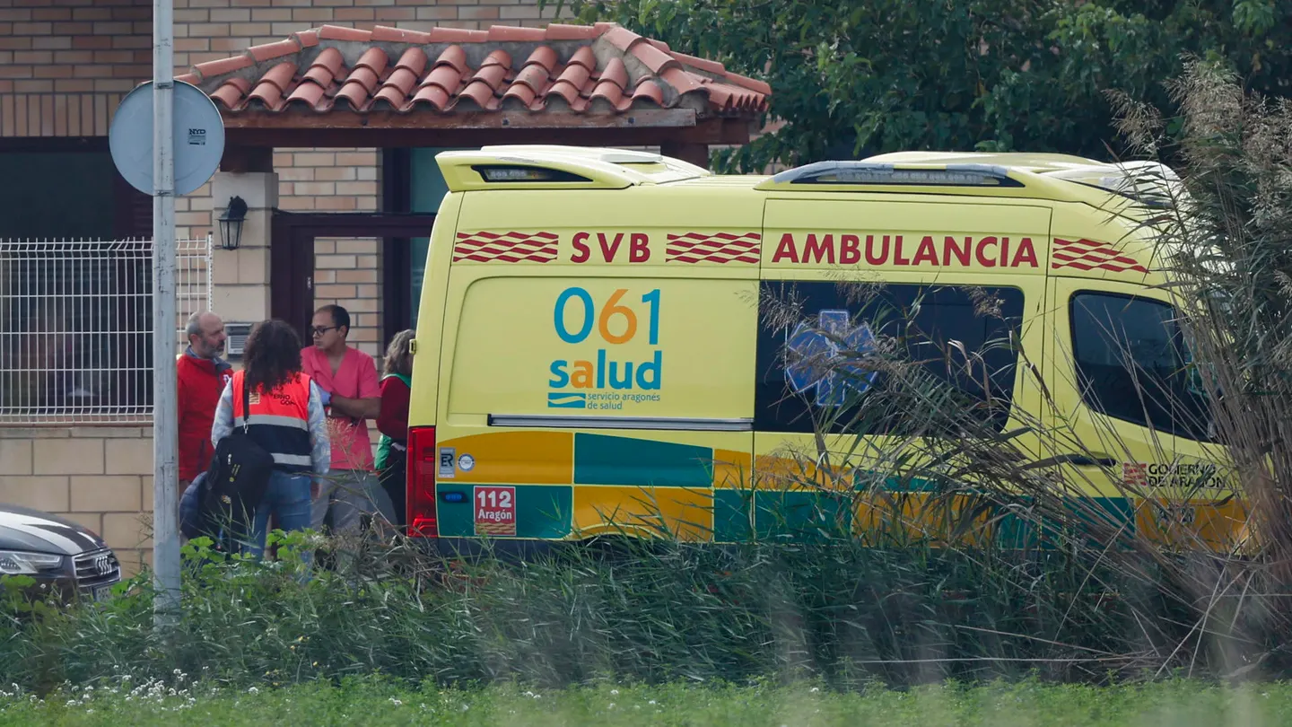 Una ambulancia, en la residencia Villafranca de Ebro Una ambulancia, en la residencia Villafranca de Ebro