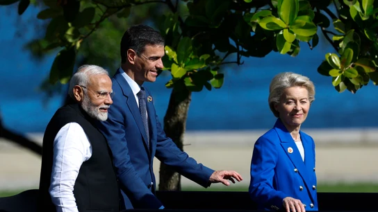 El presidente del Gobierno de España, Pedro Sanchez, junto con la presidenta de la Comisión Europea, Ursula von der Leyen, en el G20. El presidente del Gobierno de España, Pedro Sanchez, junto con la presidenta de la Comisión Europea, Ursula von der Leyen, en el G20.