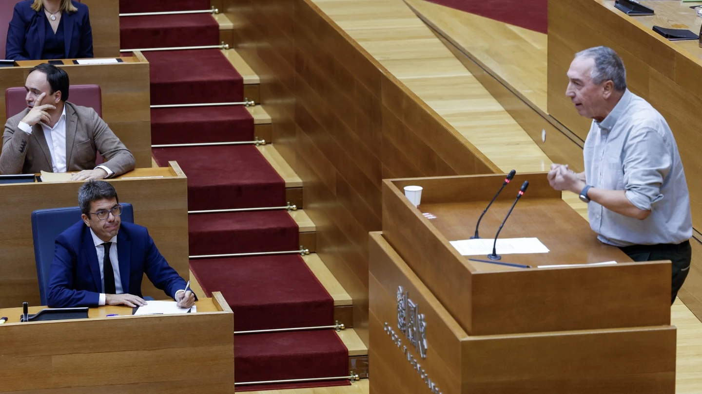 Baldoví (Compromís) en el pleno de Les Corts Baldoví (Compromís) en el pleno de Les Corts