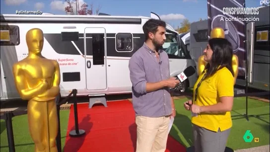 Una vendedora enseña a Isma Juárez una autocaravana de 168.000 euros Isma Juárez visita junto a una comercial la conocida como "la caravana de los famosos", el modelo 'Oscar' que vale 168.000 euros y requiere carnet de camión. En este vídeo, prueba por sí mismo sus lujosas prestaciones.