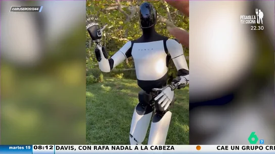Así es el robot de más de 20.000 euros que Kim Kardashian ha comprado a Elon Musk: "Puede regar plantas" Así es el robot de más de 20.000 euros que Kim Kardashian ha comprado a Elon Musk: "Puede regar plantas"
