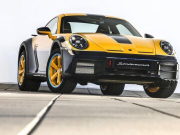 El todoterreno más mítico es también un deportivo Porsche 911 que se despide con una última versión Dakar brutal