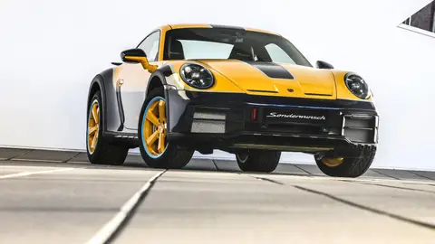 El todoterreno más mítico es también un deportivo Porsche 911 que se despide con una última versión Dakar brutal Porsche 911 Dakar