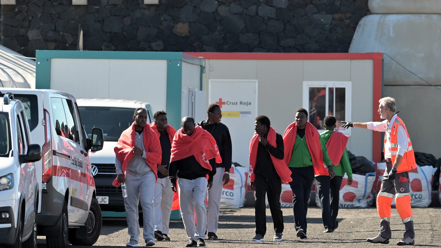 El buque de Salvamento Marítimo Salvamar Acrux ha rescatado este martes a 58 personas en aguas cercanas a la isla de El Hierro. El buque de Salvamento Marítimo Salvamar Acrux ha rescatado este martes a 58 personas en aguas cercanas a la isla de El Hierro.