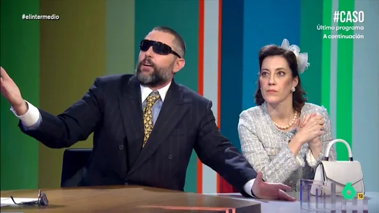 'Show Me the Dani' propone que se haga un 'Franco Eras Tour' con el dictador: "Él no llenaba estadios, sino cunetas" La 'señora bien' de Cristina Gallego, el 'cryptobro' de Dani Mateo y el alter ego 'facha' de Wyoming protagonizan, junto a Sandra Sabatés, un 'Facheando' especial 20N sobre las misas a Franco y el acto franquista de la plaza de Oriente.