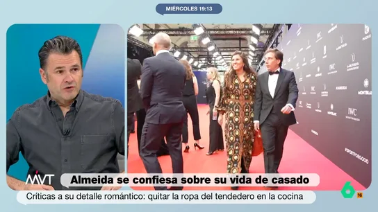 Iñaki López, sobre el detalle "romántico" de Almeida con Teresa Urquijo: "Yo hago eso y duermo en el felpudo" Más Vale Tarde debate sobre el polémico gesto "romántico" que desveló Almeida en 'El Hormiguero' y en este vídeo Elisa Beni o Iñaki López explican en este vídeo cómo ven la relación entre romanticismo y las tareas del hogar.