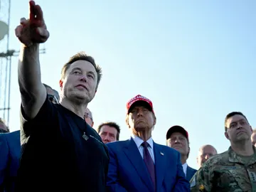 Elon Musk y Donald Trump en el lanzamiento de SpaceX Elon Musk y Donald Trump en el lanzamiento de SpaceX