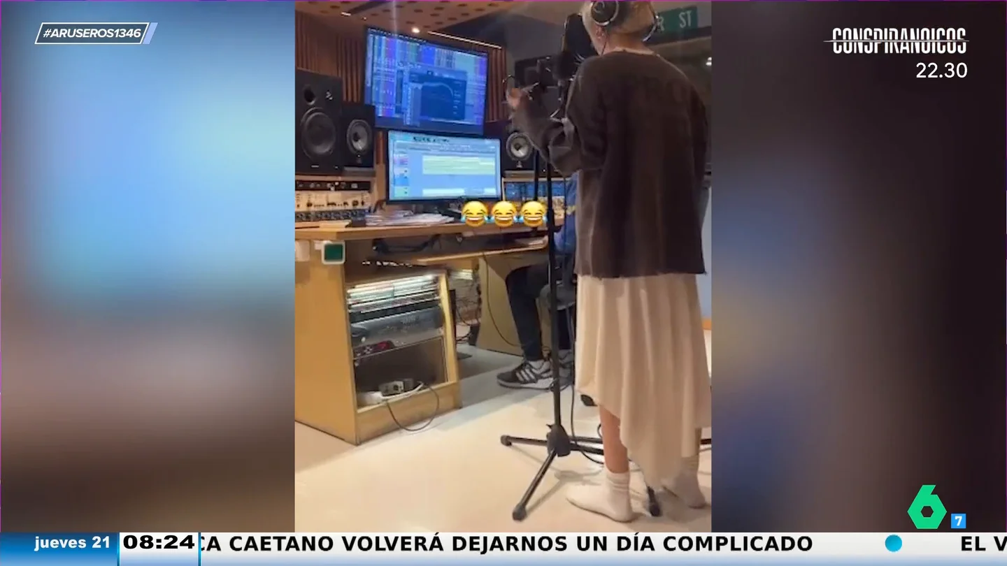 El inesperado look de Ana Mena en su estudio de grabación que demuestra su naturalidad El inesperado look de Ana Mena en su estudio de grabación que demuestra su naturalidad