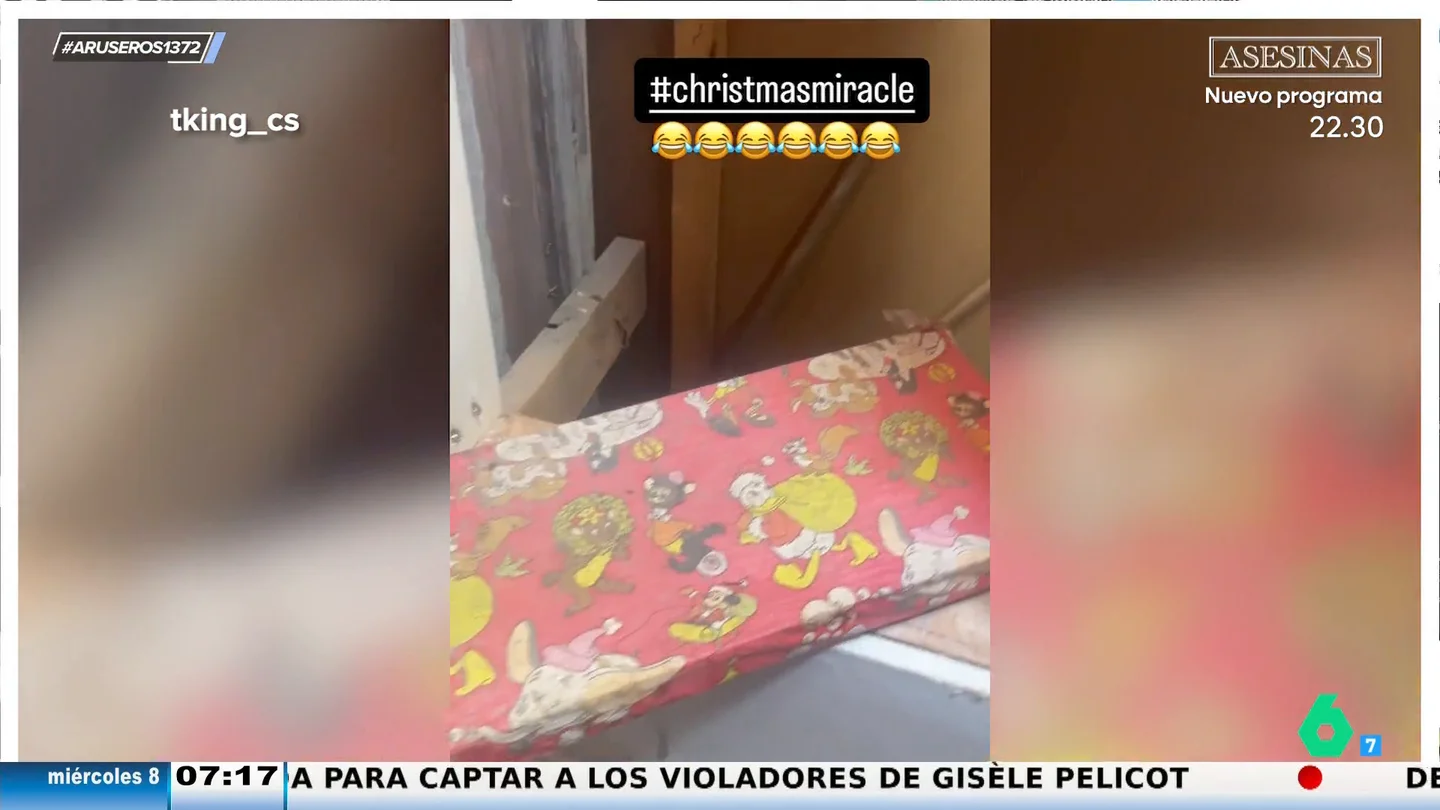 Se encuentra con un regalo de Papá Noel del año 1978 para él al reformar la casa de sus padres Se encuentra con un regalo de Papá Noel del año 1978 para él al reformar la casa de sus padres