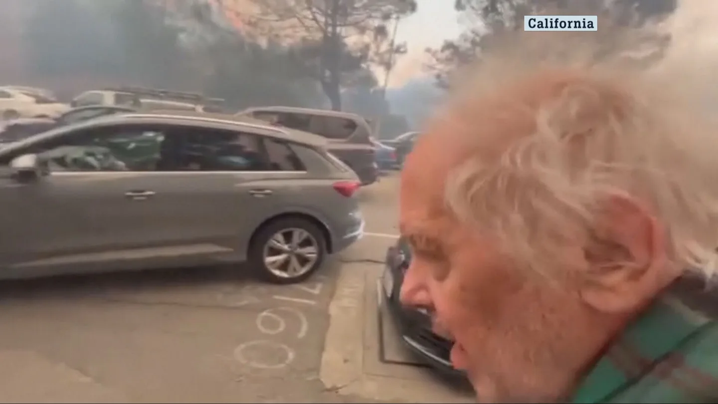 El agónico rescate de un anciano en los incendios de Los Ángeles. El agónico rescate de un anciano en los incendios de Los Ángeles.