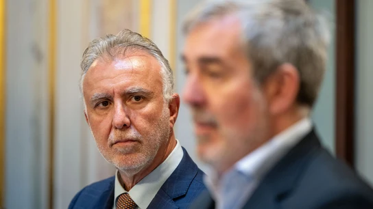 El ministro de Política Territorial y Memoria Democrática, Ángel Víctor Torres (i), y el presidente de Canarias, Fernando Clavijo (Archivo) El ministro de Política Territorial y Memoria Democrática, Ángel Víctor Torres (i), y el presidente de Canarias, Fernando Clavijo (Archivo)