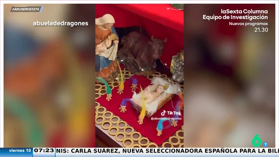 La divertida reacción de una abuela cuando descubre los Trolls que su nieta ha escondido por su casa: "Los pongo en el Belén" La divertida reacción de una abuela cuando descubre los Trolls que su nieta ha escondido por su casa: "Los pongo en el Belén"