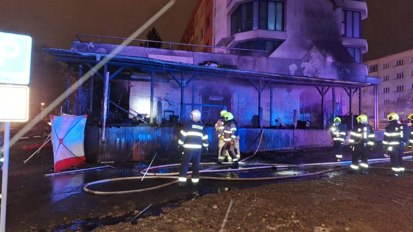 Un incendio en un restaurante deja al menos seis muertos y ocho heridos en República Checa Un incendio en un restaurante deja al menos seis muertos y ocho heridos en República Checa