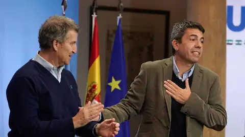Carlos Mazón agradece el apoyo 'popular' mientras Alberto Núnez Feijóo le aplaude Carlos Mazón agradece el apoyo 'popular' mientras Alberto Núnez Feijóo le aplaude