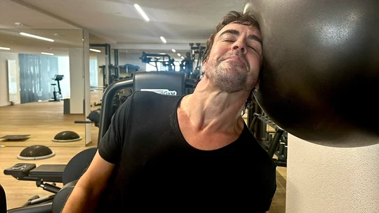 La imagen viral de Fernando Alonso en vacaciones: ¡Machacándose en el gimnasio! La imagen viral de Fernando Alonso en vacaciones: ¡Machacándose en el gimnasio!