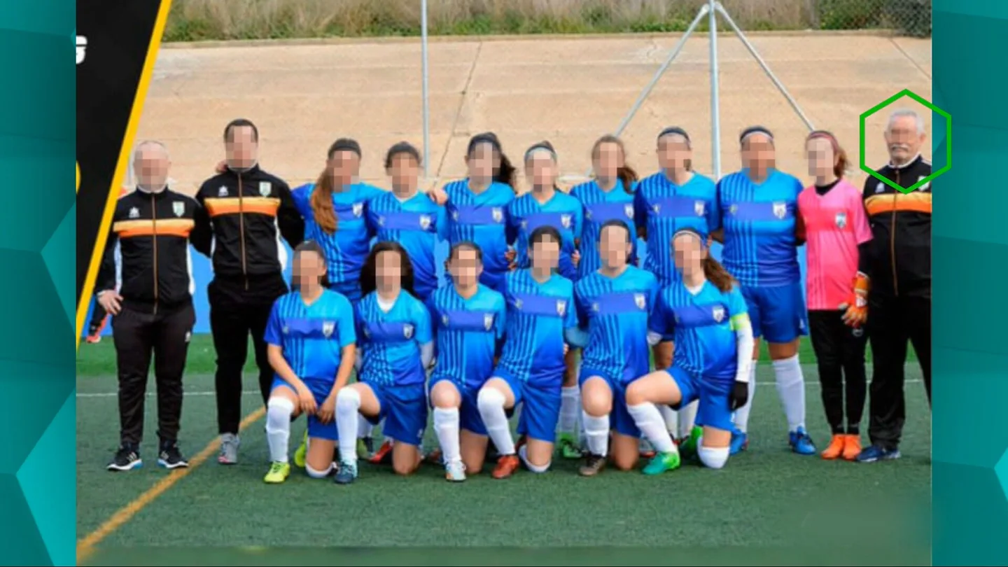 La Fiscalía pide 147 años de cárcel para el entrenador de fútbol acusado de agredir sexualmente a 21 menores en un equipo de Huelva La Fiscalía pide 147 años de cárcel para el entrenador de fútbol acusado de agredir sexualmente a 21 menores en un equipo de Huelva