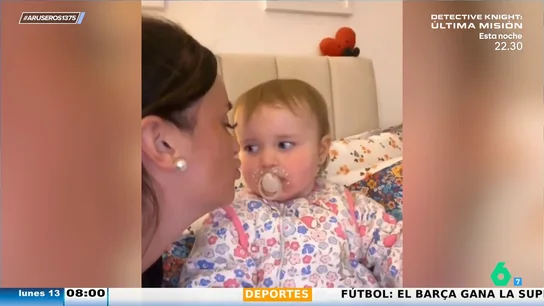 La graciosa reacción de un bebé a las muestras de cariño de su madre: "Pocas veces una mirada dice tanto" La graciosa reacción de un bebé a las muestras de cariño de su madre: "Pocas veces una mirada dice tanto"