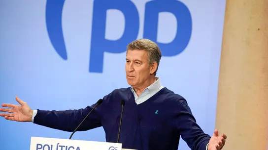 El líder del PP, Alberto Núñez Feijóo, durante el acto en Oviedo donde el partido ha presentado sus propuestas de vivienda. El líder del PP, Alberto Núñez Feijóo, durante el acto en Oviedo donde el partido ha presentado sus propuestas de vivienda.