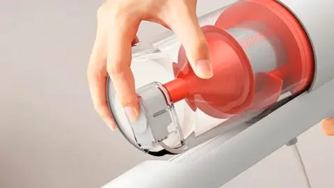 El recipiente para la suciedad El recipiente para la suciedad