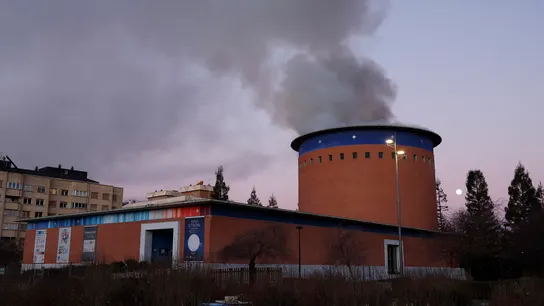 Declarado un incendio este martes en el Planetario de Pamplona, sin daños personales, al estar cerrado y en cuya extinción trabajan efectivos de bomberos Declarado un incendio este martes en el Planetario de Pamplona, sin daños personales, al estar cerrado y en cuya extinción trabajan efectivos de bomberos