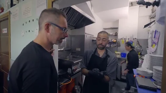 El cocinero de 'Tu Pescaíto' se niega a pedir disculpas por su comentario homófobo: "Solo le pido perdón a Dios" El cocinero de 'Tu Pescaíto' se niega a pedir disculpas por su comentario homófobo: "Solo le pido perdón a Dios"