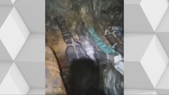 Sin agua y sin comida en una mina cerrada por el gobierno: así han vivido durante meses cientos de mineros ilegales en Sudáfrica Sin agua y sin comida en una mina cerrada por el gobierno: así han vivido durante meses cientos de mineros ilegales en Sudáfrica