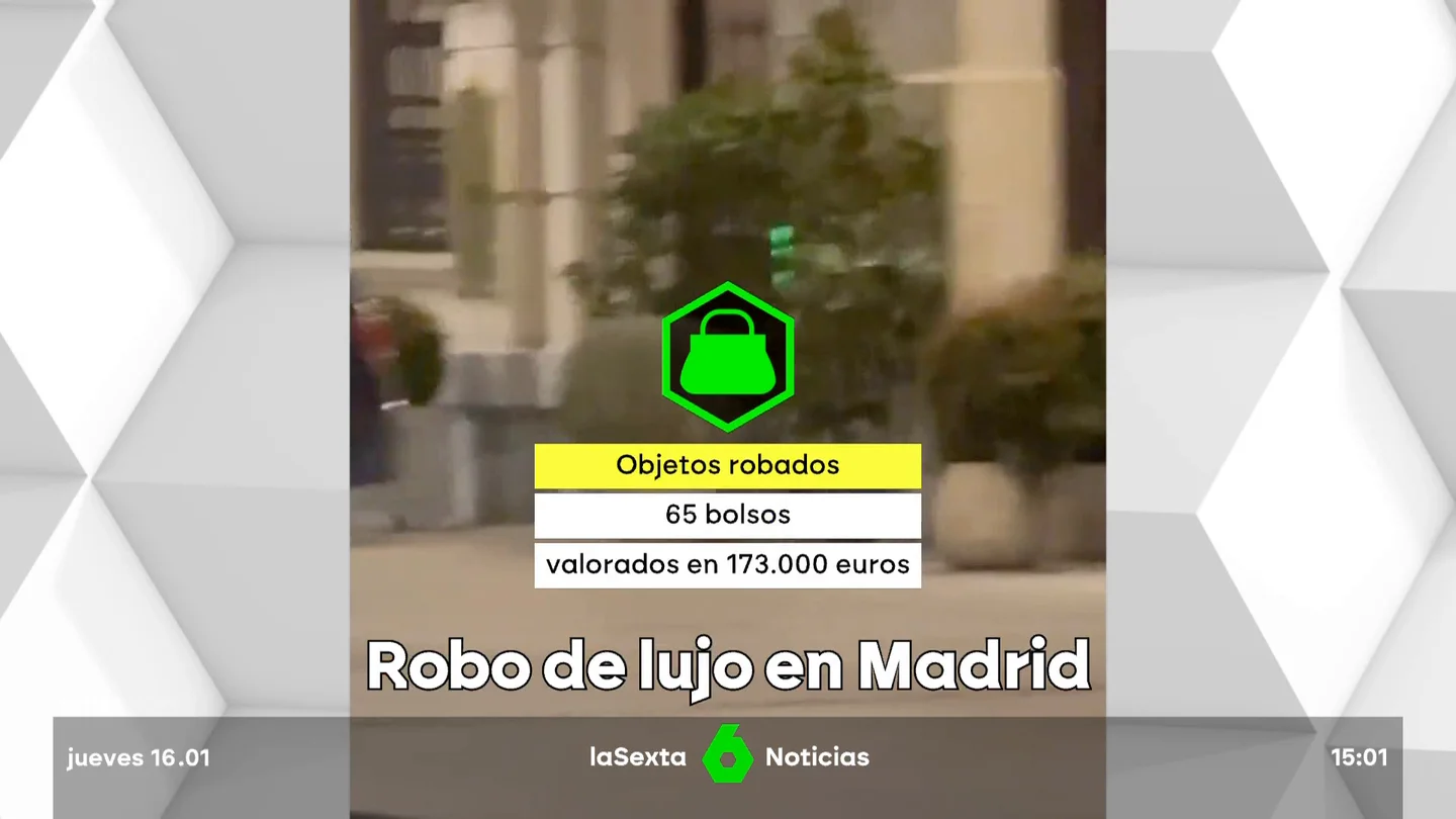 Alunizaje en Dior en Madrid: las imágenes de los ladrones, encapuchados y con mazos Alunizaje en Dior en Madrid: las imágenes de los ladrones, encapuchados y con mazos