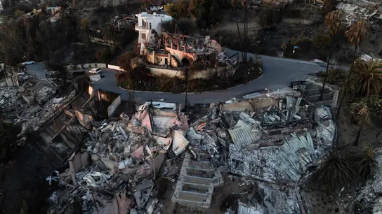 Una foto tomada por un dron muestra una vista aérea de un barrio destruido por el incendio forestal de Palisades en Malibú, California, Estados Unidos, 15 de enero de 2025. Una foto tomada por un dron muestra una vista aérea de un barrio destruido por el incendio forestal de Palisades en Malibú, California, Estados Unidos, 15 de enero de 2025.