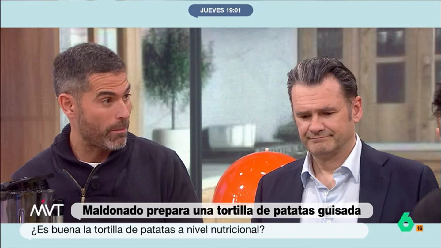 Pablo Ojeda dicta sentencia sobre la tortilla de patata precocinada del supermercado Mientras Carlos Maldonado cocina una curiosa receta de tortilla de patata, del supermercado, guisada a la vizcaína, Pablo Ojeda explica los pros y los contras de este tipo de comida precocinada, y cómo saber si una es mejor que otra.