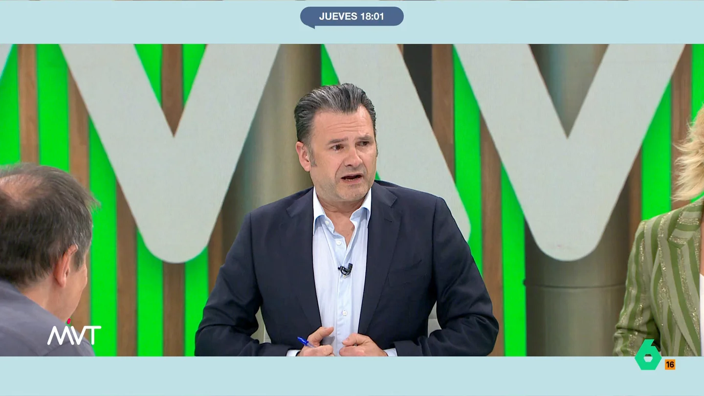Iñaki López, muy sincero sobre su vestuario en MVT: "Parece que voy a firmar una hipoteca con Caja Rural" Iñaki López, muy sincero sobre su vestuario en MVT: "Parece que voy a firmar una hipoteca con Caja Rural"