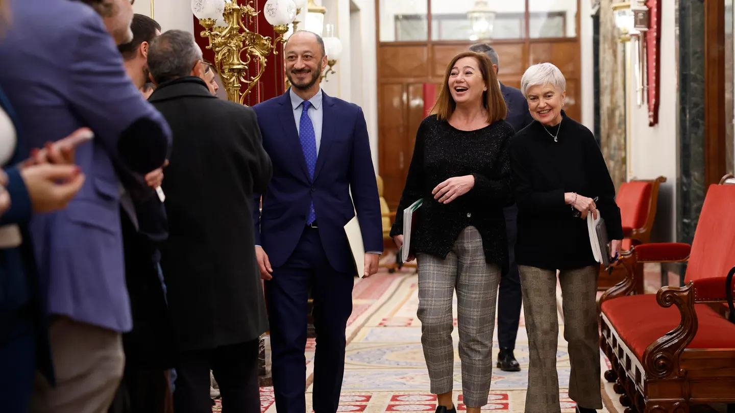 La presidenta del Congreso, Francina Armengol, el vicepresidente primero Alfonso Rodríguez Gómez de Celis y la secretaria segunda, Isaura Leal La presidenta del Congreso, Francina Armengol, el vicepresidente primero Alfonso Rodríguez Gómez de Celis y la secretaria segunda, Isaura Leal