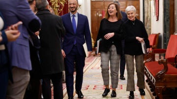 La presidenta del Congreso, Francina Armengol, el vicepresidente primero Alfonso Rodr&iacute;guez G&oacute;mez de Celis y la secretaria segunda, Isaura Leal