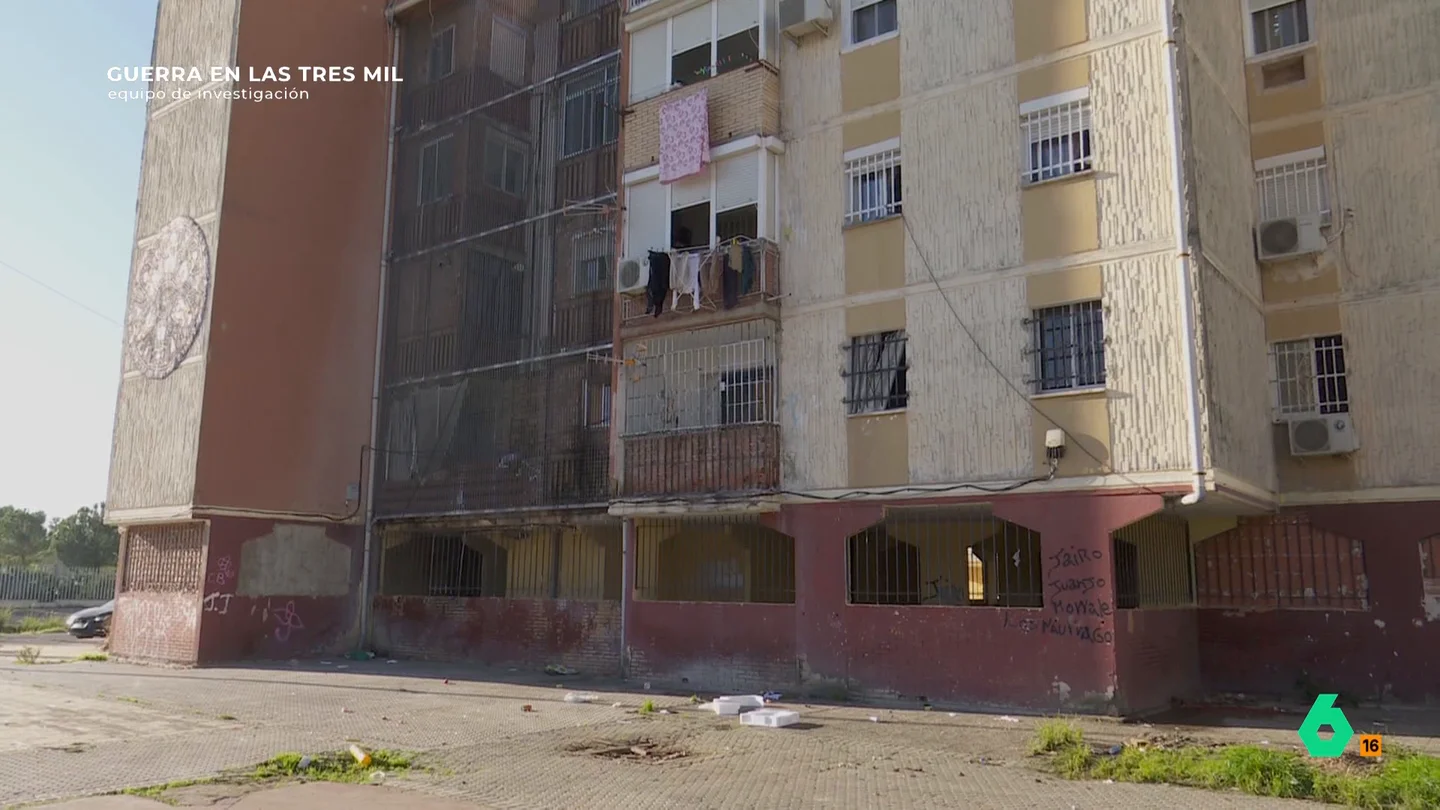Las 'condiciones' para conseguir una vivienda ilegal en 'Las Vegas', la peor barriada de las Tres Mil Viviendas, y que cuesta 7.500 euros Las 'condiciones' para conseguir una vivienda ilegal en 'Las Vegas', la peor barriada de las Tres Mil Viviendas, y que cuesta 7.500 euros
