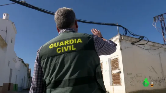 "En un tramo de su calle se consumía más luz que en todo el hospital comarcal de Villamartín": así comenzó la gran operación contra el clan de 'Los Piños' "En un tramo de su calle se consumía más luz que en todo el hospital comarcal de Villamartín": así comenzó la gran operación contra el clan de 'Los Piños'