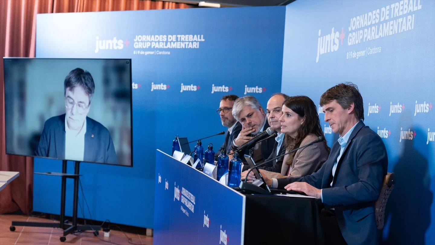 Reunión de Junts en la que interviene telemáticamente su presidente Carles Puigdemont Reunión de Junts en la que interviene telemáticamente su presidente Carles Puigdemont