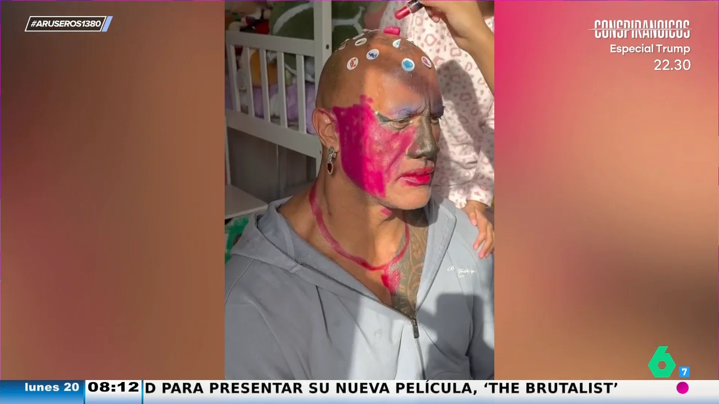 Dwayne Johnson muestra el resultado de una sesión de maquillaje hecha por sus hijas: "Al principio creía que era Matamoros" Dwayne Johnson muestra el resultado de una sesión de maquillaje hecha por sus hijas: "Al principio creía que era Matamoros"