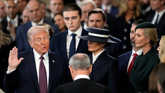 Donald Trump jura su cargo como presidente de los Estados Unidos Donald Trump jura su cargo como presidente de los Estados Unidos