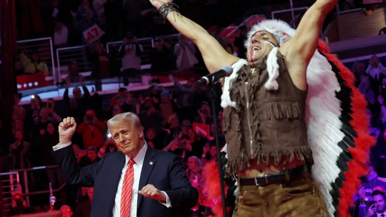 El presidente electo de Estados Unidos, Donald Trump, bailando con los Village People durante su último acto antes de la investidura El presidente electo de Estados Unidos, Donald Trump, bailando con los Village People durante su último acto antes de la investidura