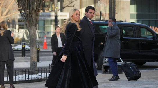 La hija del presidente electo de Estados Unidos, Donald Trump, Tiffany Trump, llega a la misa en la iglesia de San Juan. La hija del presidente electo de Estados Unidos, Donald Trump, Tiffany Trump, llega a la misa en la iglesia de San Juan.