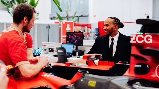Así ha sido el primer día de Lewis Hamilton en la fábrica de Ferrari Así ha sido el primer día de Lewis Hamilton en la fábrica de Ferrari