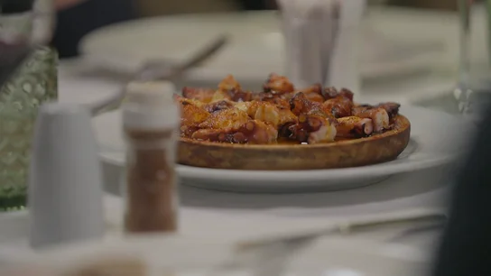 Alberto Chicote explica las diferencias entre el pulpo a feira y el pulpo a la gallega en Batalla de restaurantes Alberto Chicote explica las diferencias entre el pulpo a feira y el pulpo a la gallega en Batalla de restaurantes