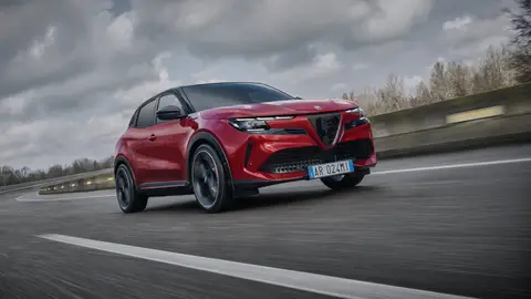 Es el SUV premium de diseño elegante reconvertido en un coche de alto rendimiento con 280 CV Alfa Romeo Junior Veloce